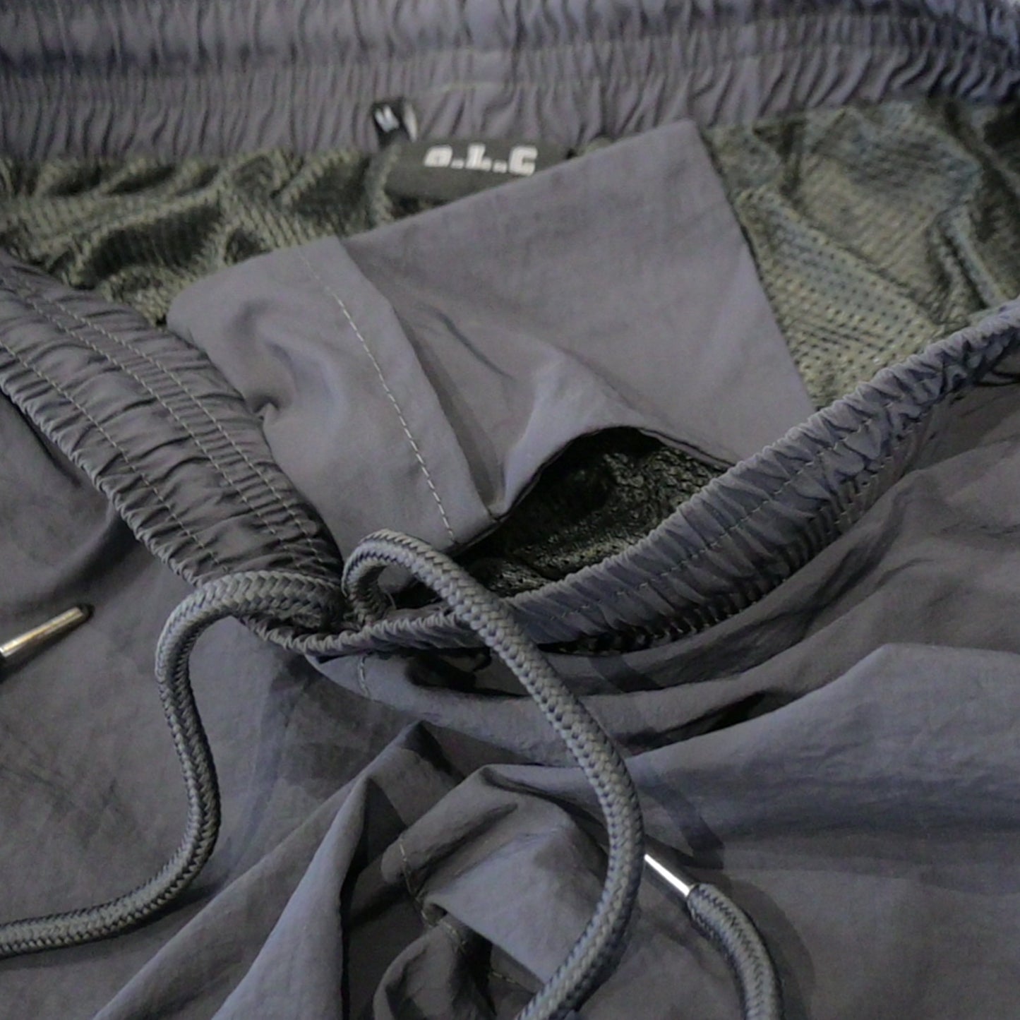 NYLON CRINKLE SHORTS - GRAY GREEN