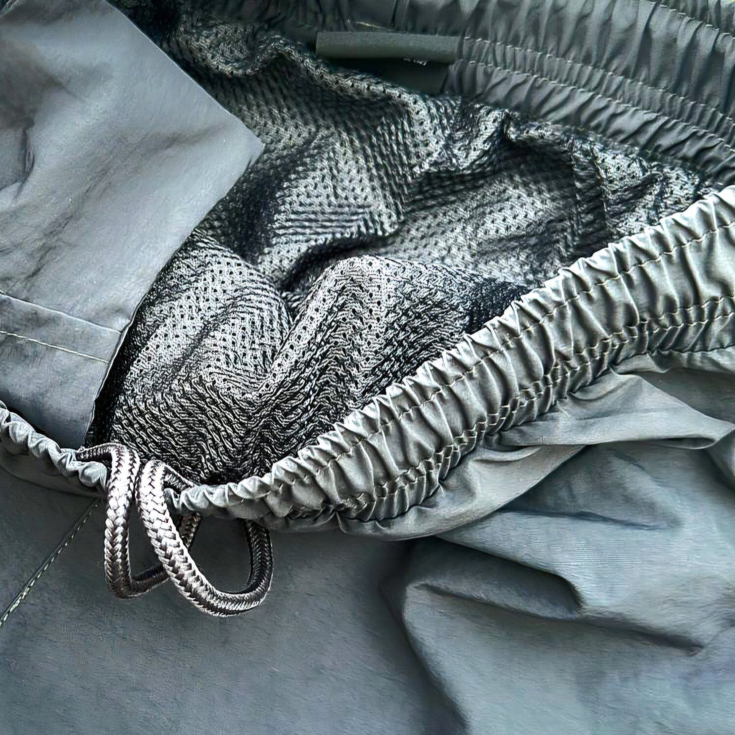 NYLON CRINKLE SHORTS - GRAY GREEN